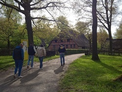 Zwischen den Gehöften_Freilichtmuseum